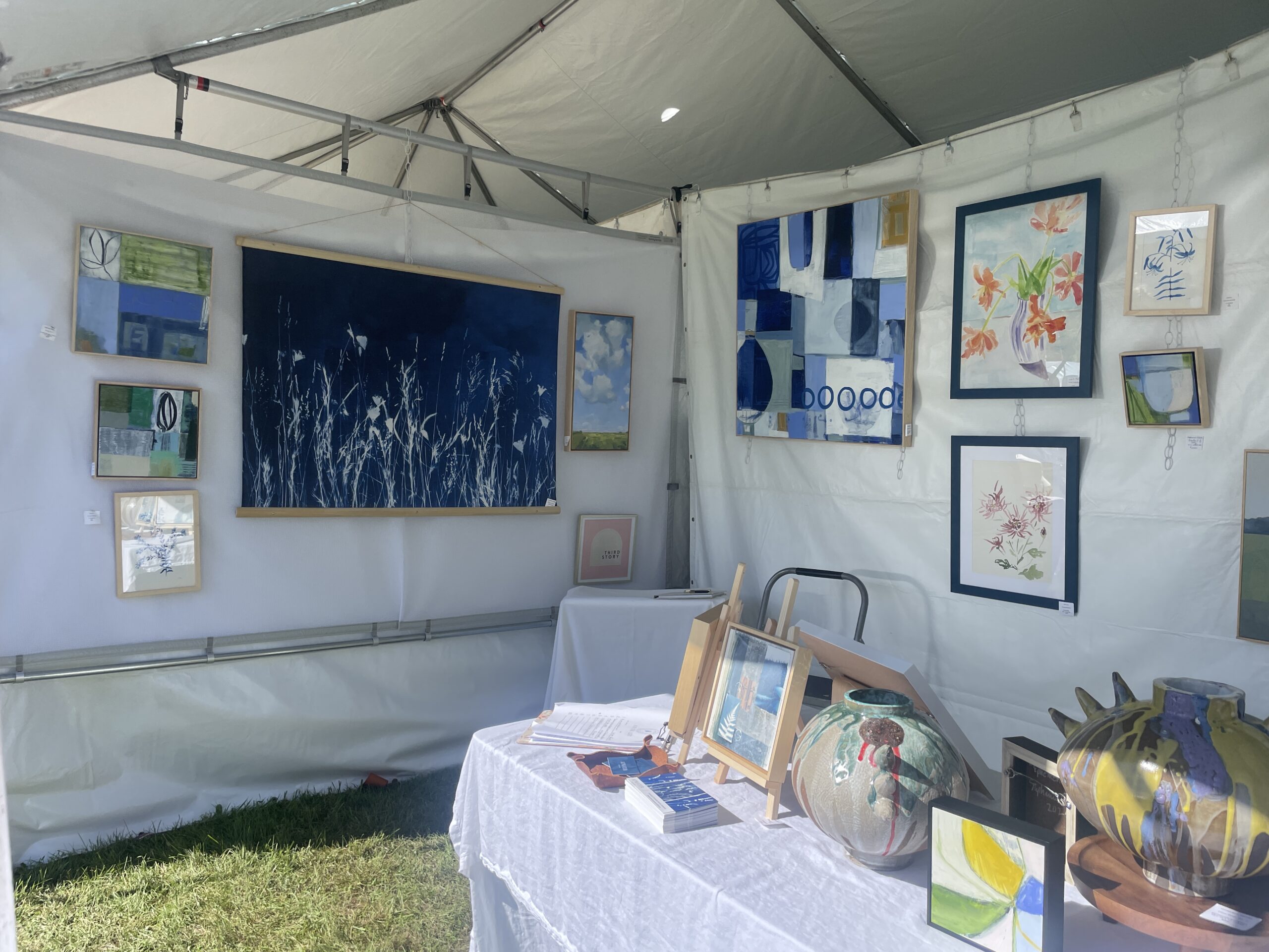 atwater designs artwork in a tent at fine day fair